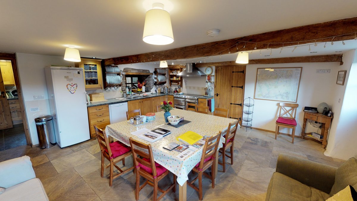 Large kitchen table to share lengthy meals with friends and family